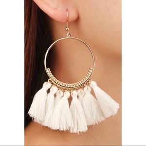 🏷White fringe earrings
